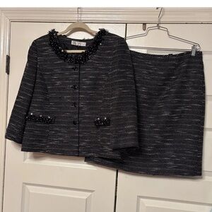 Tahari black/white skirt suit size 14